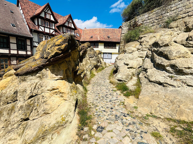 Steiniger Weg in der Stadt Quedlinburg